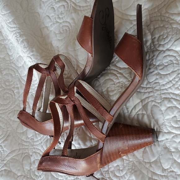 Seychelles Heels - Picture 2 of 10